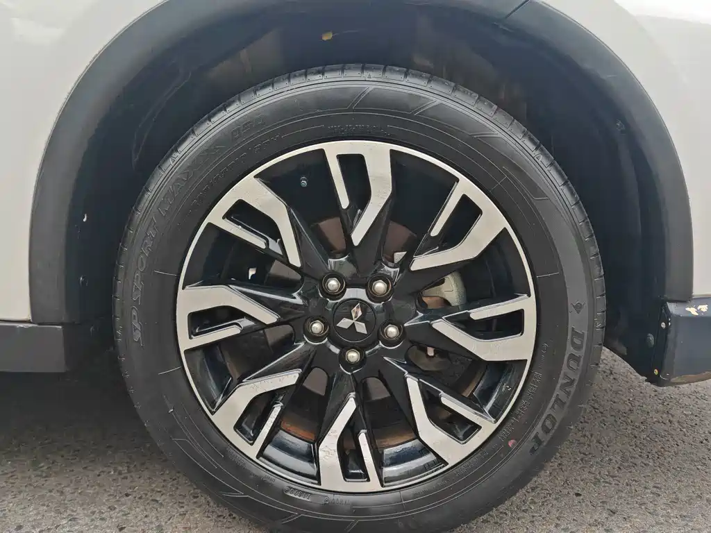 Mitsubishi Outlander — миниатюра 27