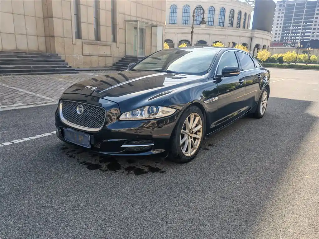 Jaguar XJ