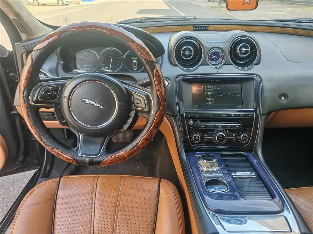 Jaguar XJ — миниатюра 9