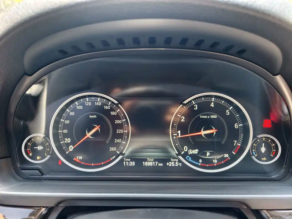 BMW 5 Series — миниатюра 13