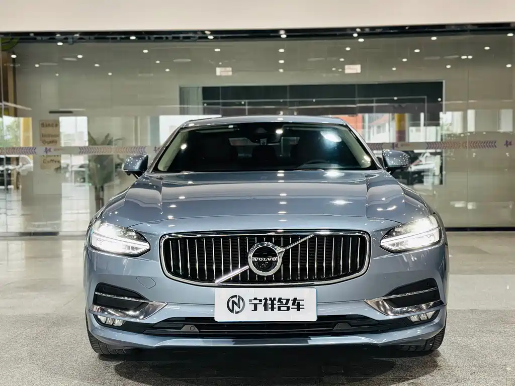 VOLVO  S90