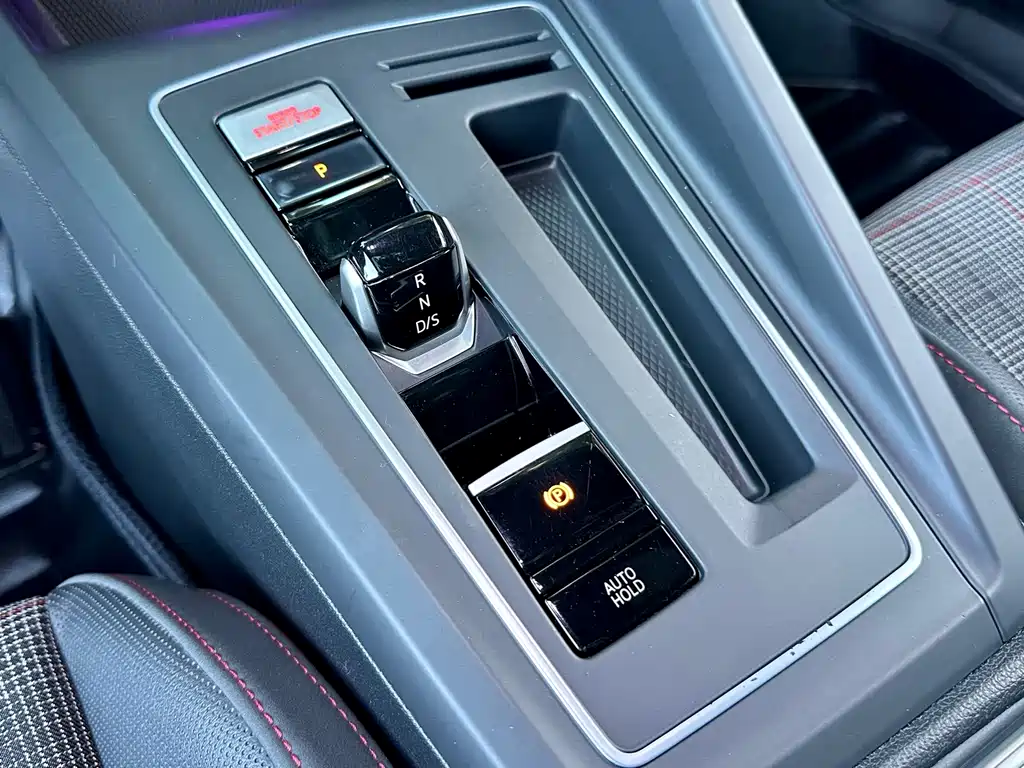 Volkswagen Golf GTI — миниатюра 10
