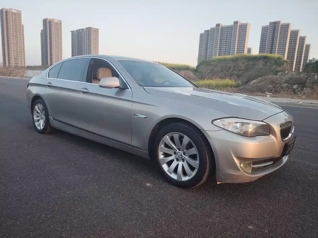 BMW 5 Series — миниатюра 2