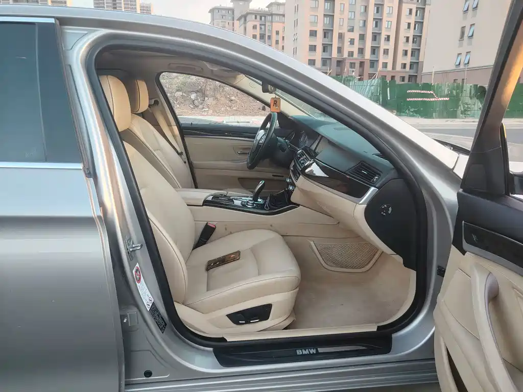 BMW 5 Series — миниатюра 13