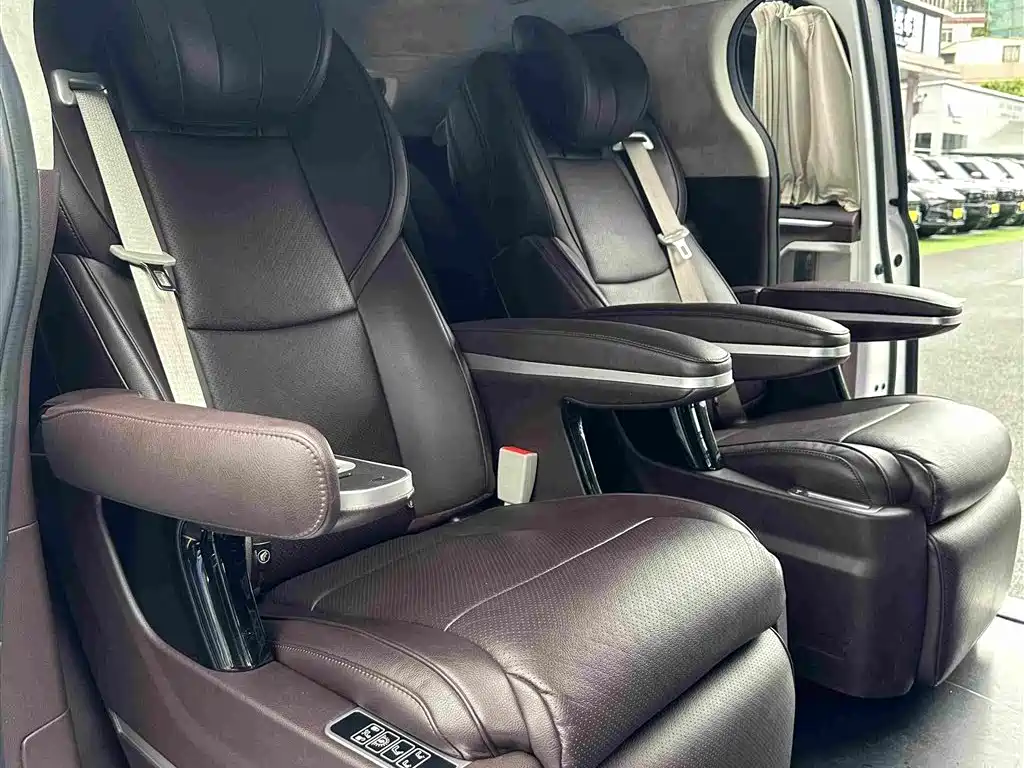 Toyota Sienna — миниатюра 17