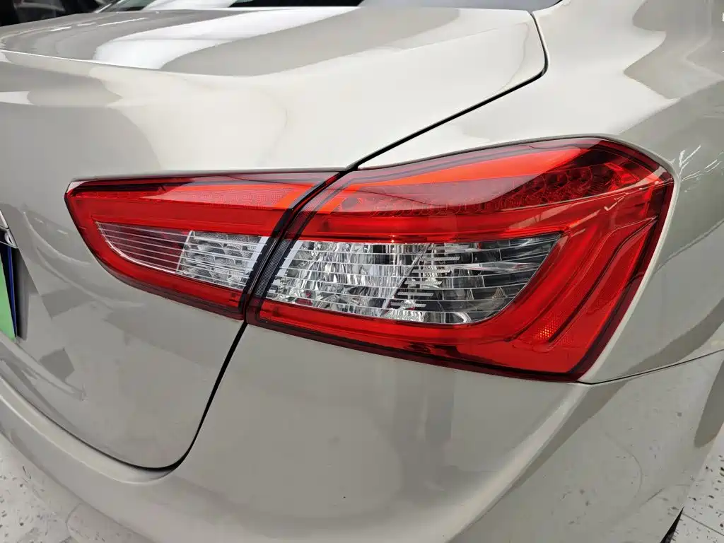 Maserati Ghibli — миниатюра 8