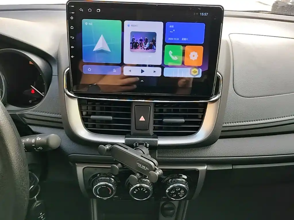 Toyota Yaris L 2022 — фото 12