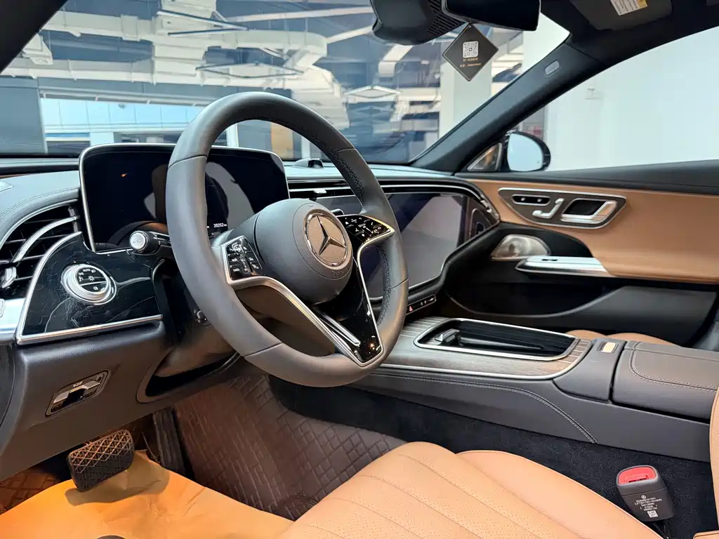 Mercedes-Benz E-Class — миниатюра 14