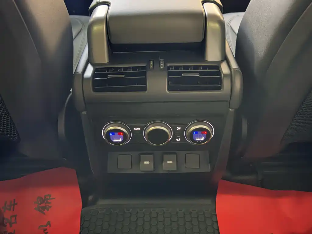 Land Rover Defender — миниатюра 24