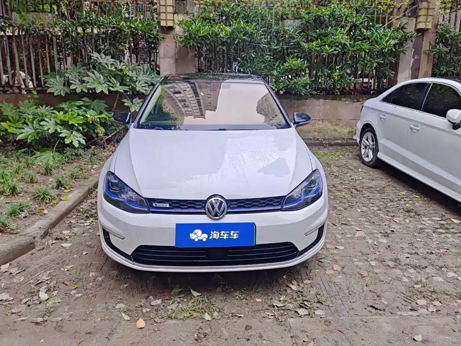 Volkswagen Golf EV — миниатюра 2