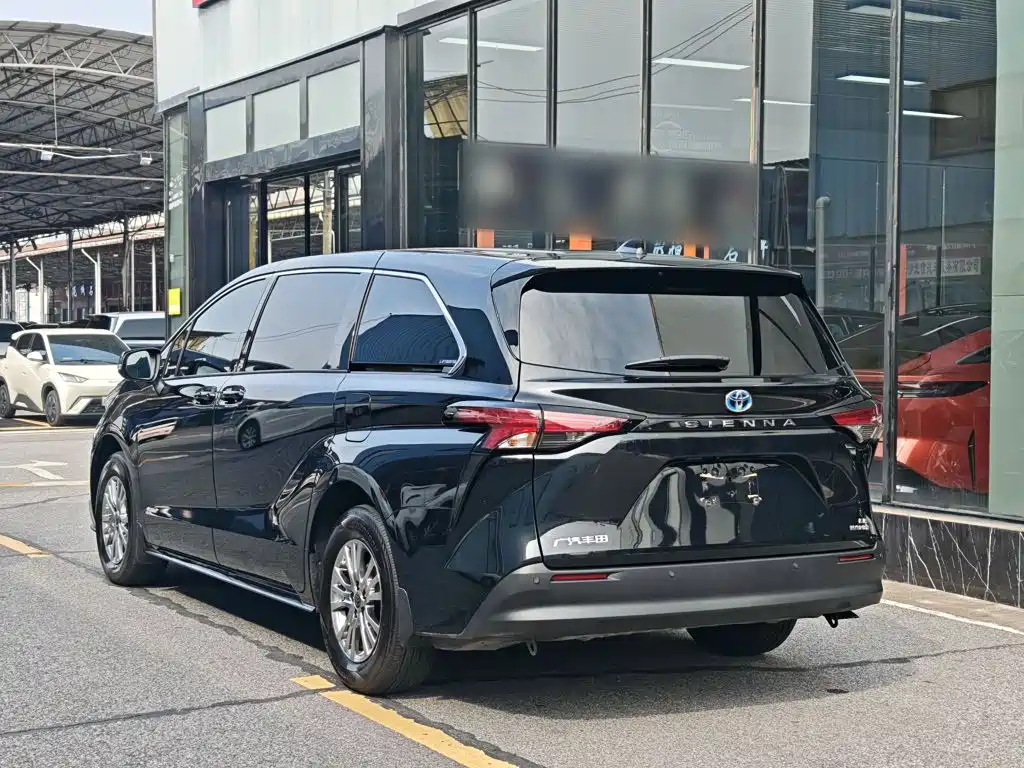 Toyota Sienna — миниатюра 13