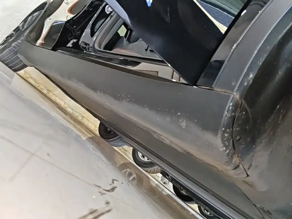 Tesla Model Y — миниатюра 21