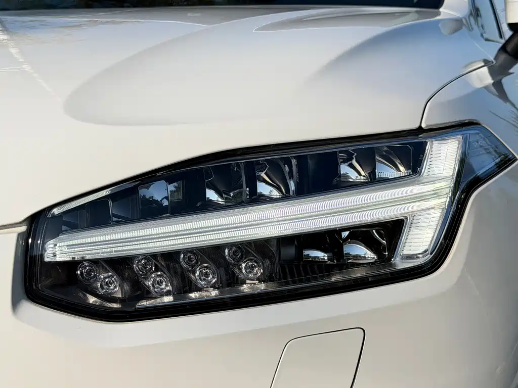 Volvo XC90 — миниатюра 13