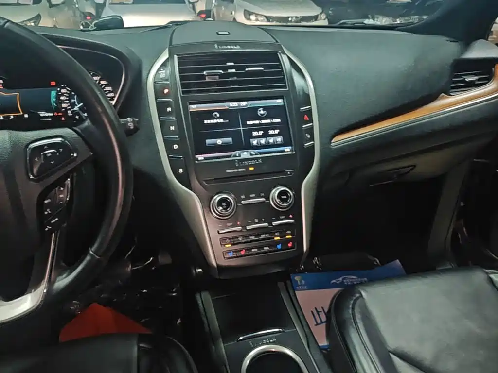 Lincoln MKC — миниатюра 13