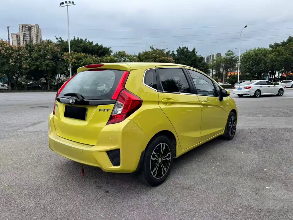 Honda Fit — миниатюра 9