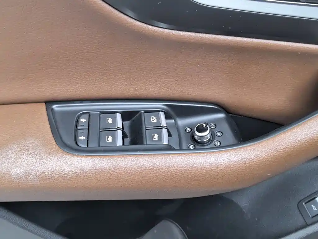 Audi Q7 — миниатюра 9