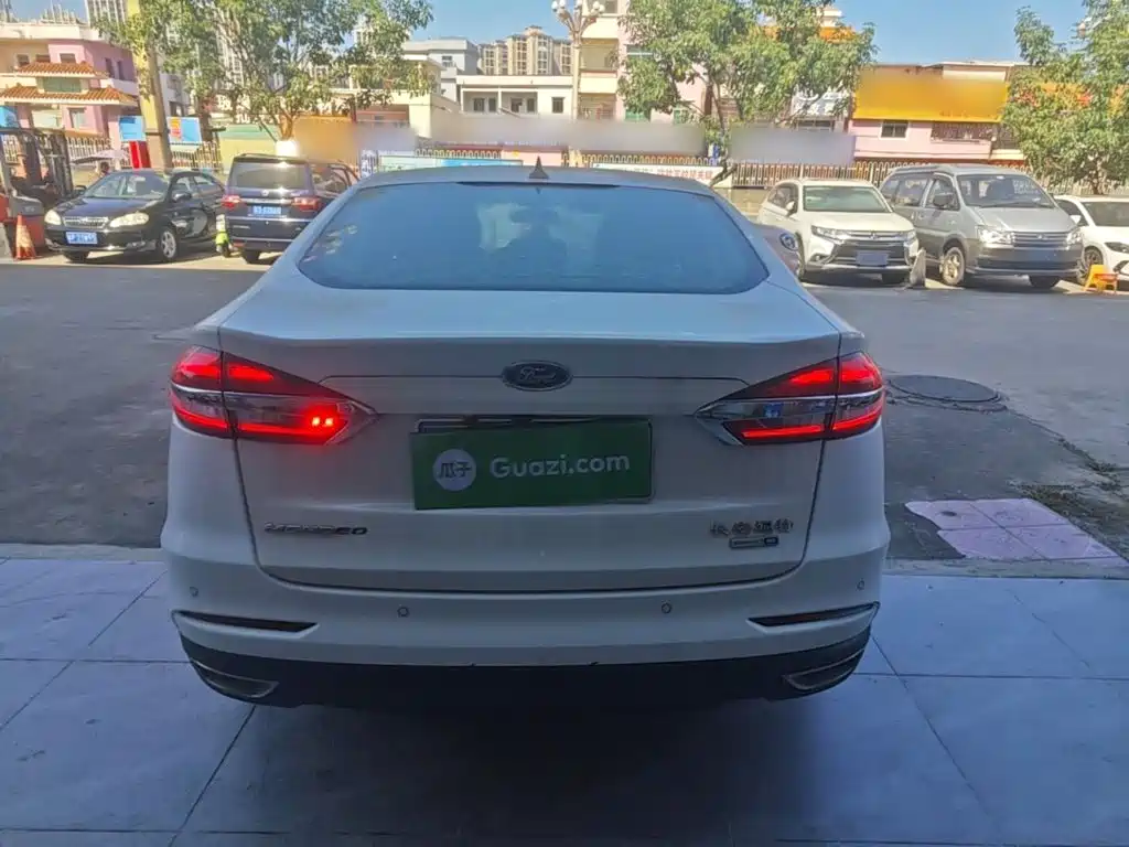 Ford Mondeo — миниатюра 6
