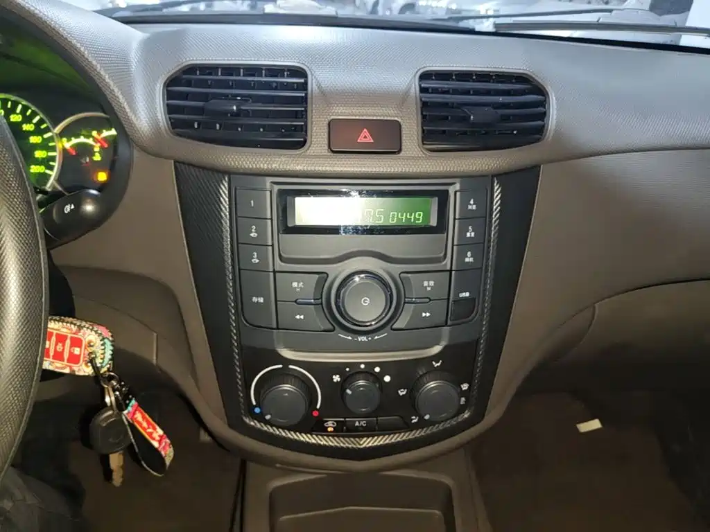 Wuling Hongguang — миниатюра 13