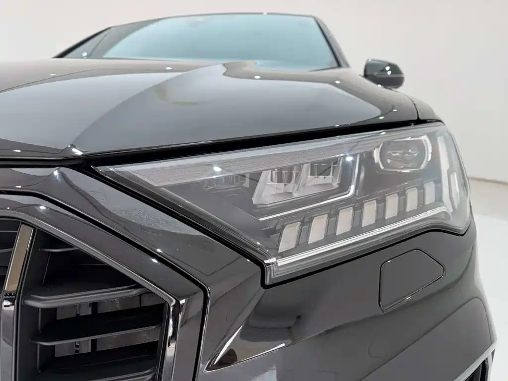 Audi Q7 — миниатюра 6