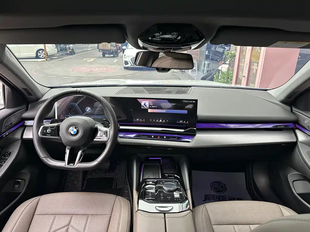 BMW 5 Series — миниатюра 8