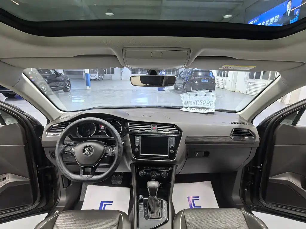 VOLKSWAGEN TIGUAN L