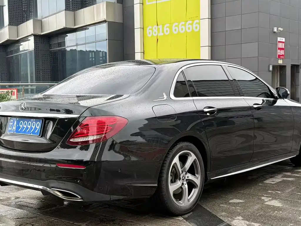 Mercedes-Benz E-Class — миниатюра 8