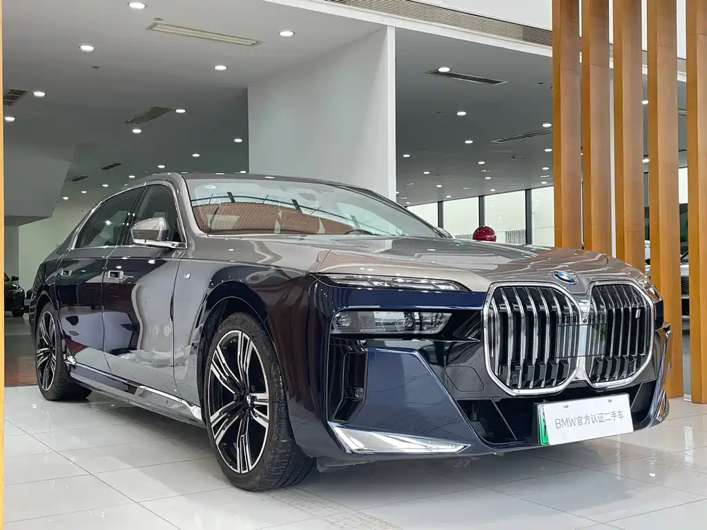 BMW I7