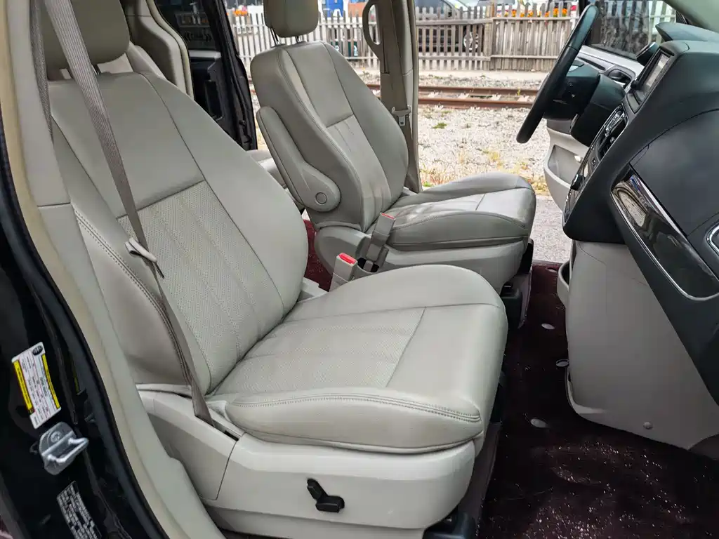 Chrysler Grand Voyager (Import) — миниатюра 22