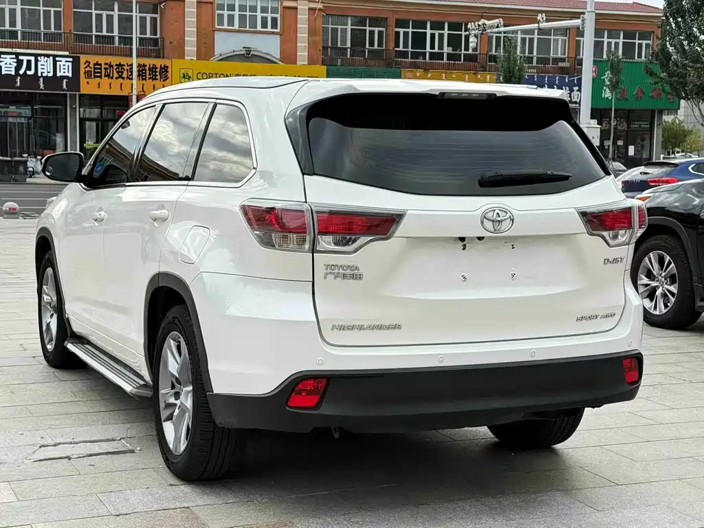 TOYOTA HIGHLANDER