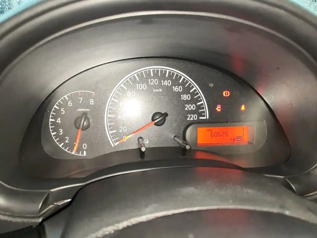 Nissan Sunny — миниатюра 12