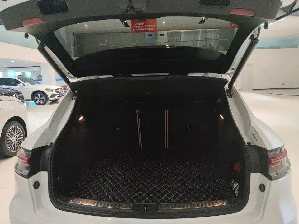 Porsche Macan — миниатюра 9