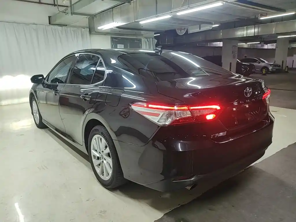Toyota Camry — миниатюра 5