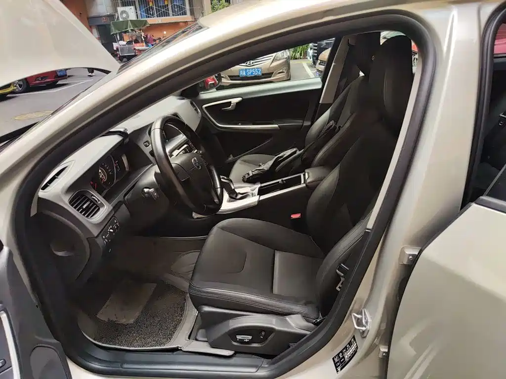 Volvo S60 — миниатюра 8