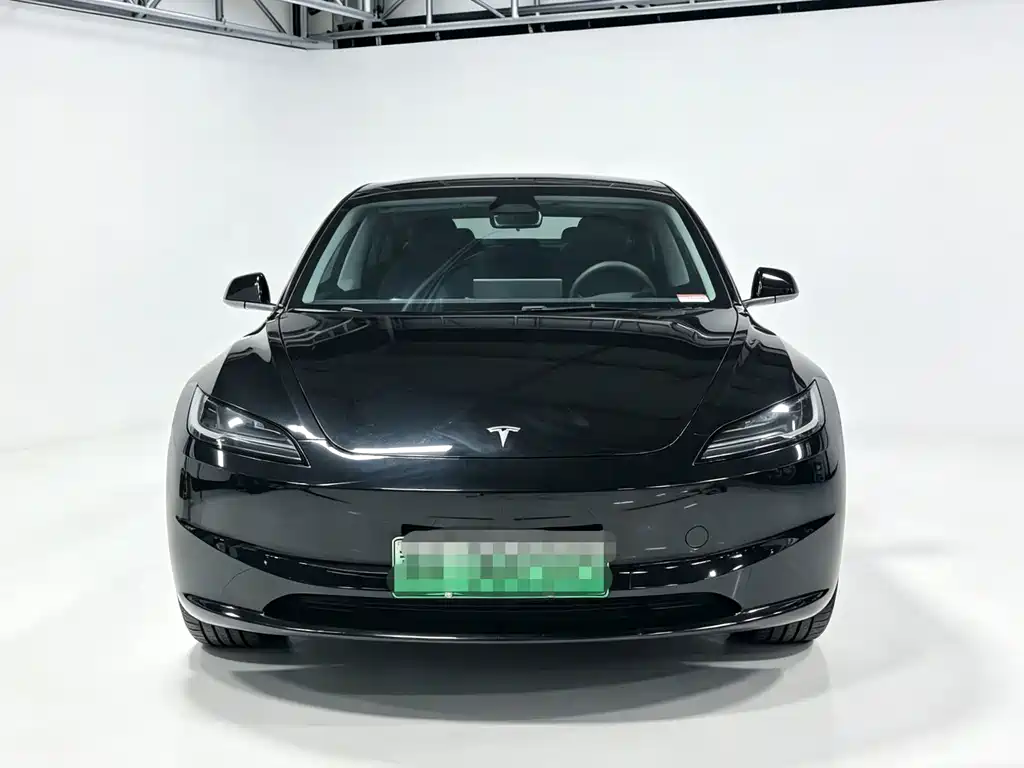Tesla Model 3 — миниатюра 2