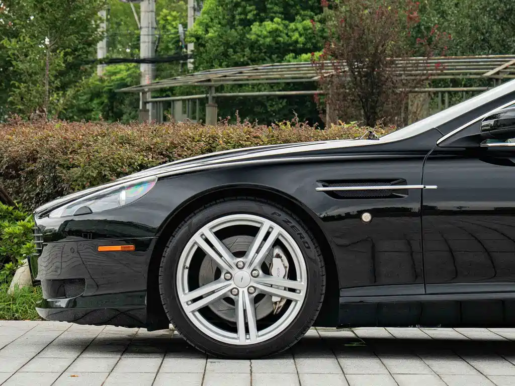 Aston Martin DB9 — миниатюра 4