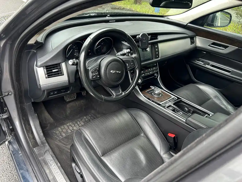 Jaguar XFL — миниатюра 3