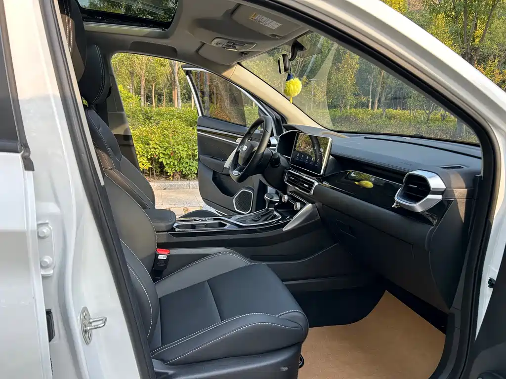 Geely Binyue — миниатюра 8