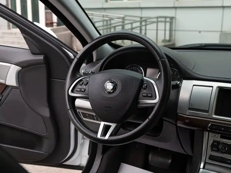 Jaguar XF — миниатюра 12