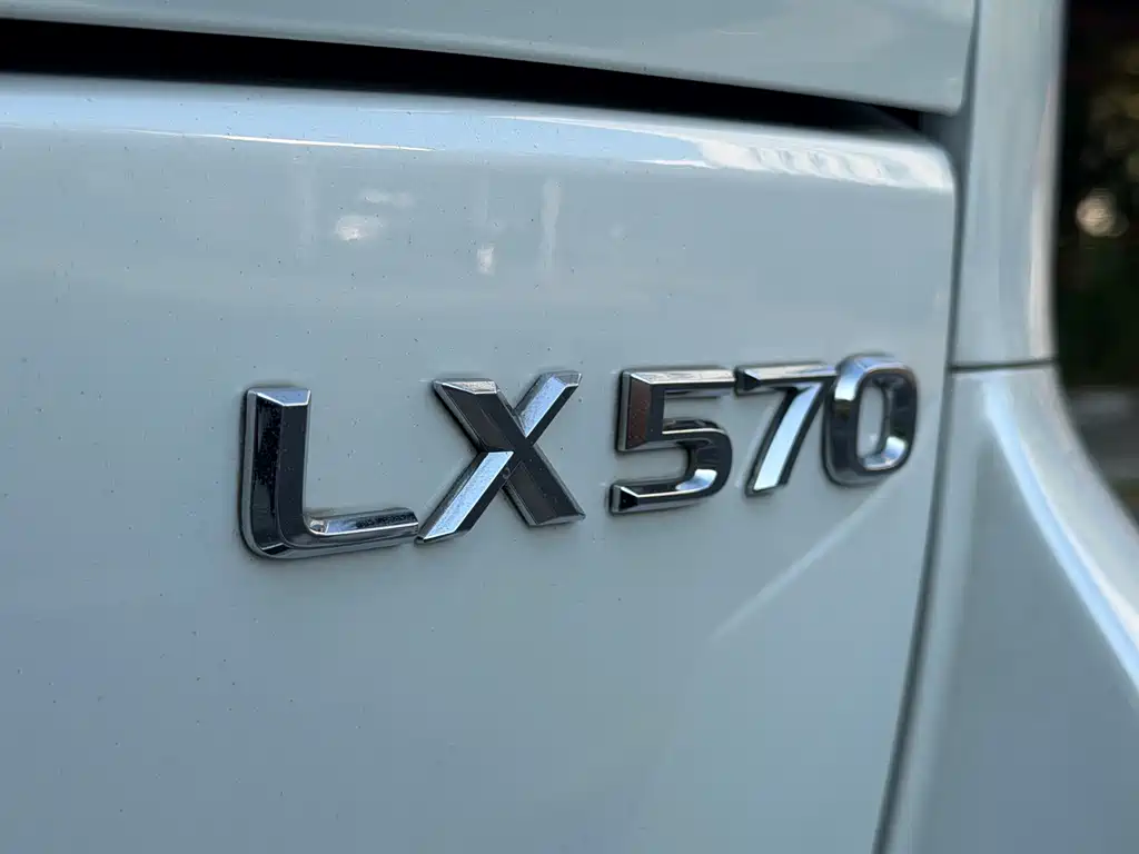 Lexus LX — миниатюра 31