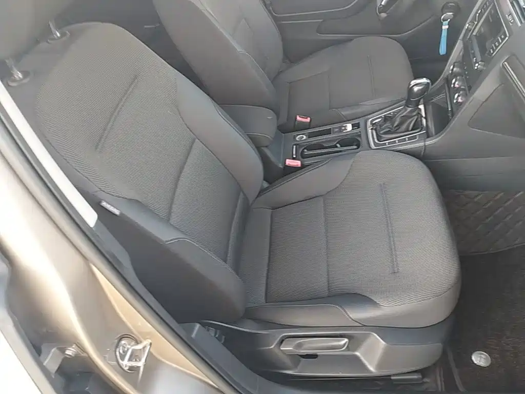 Volkswagen Golf — миниатюра 25