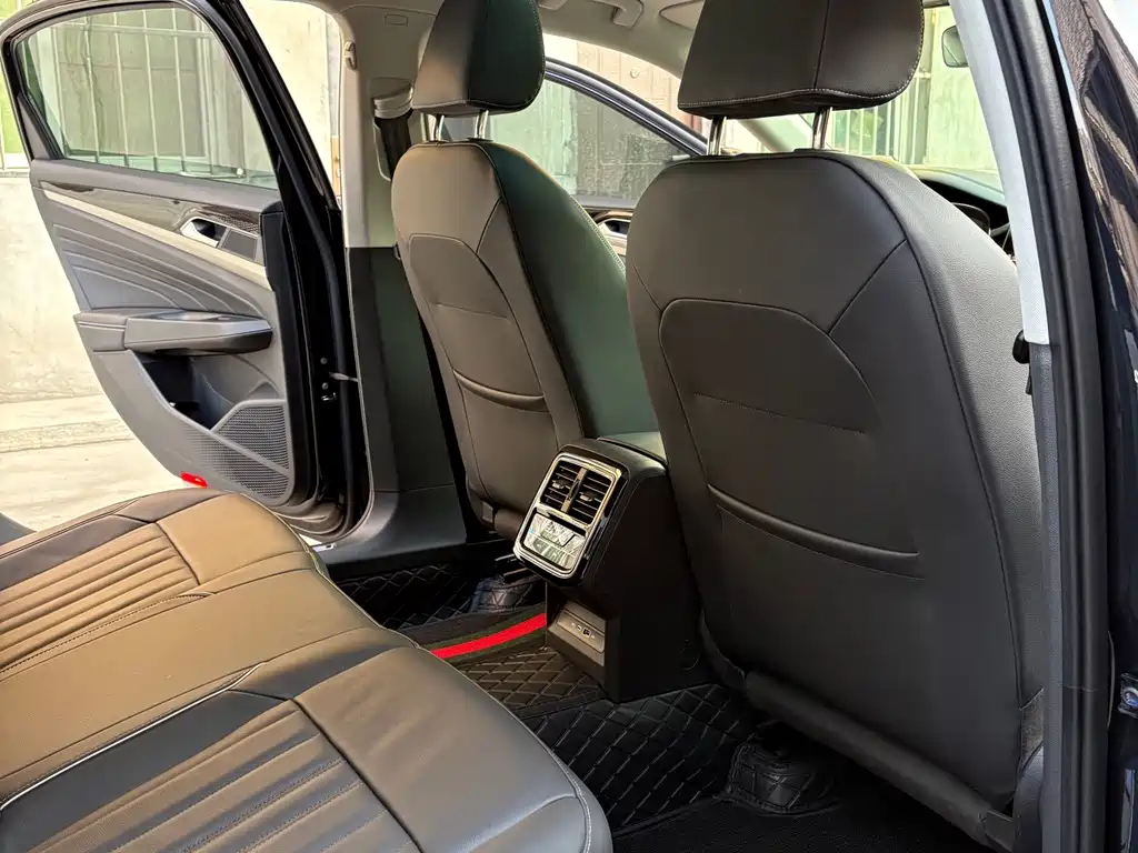Volkswagen 帕萨特插电混动 — миниатюра 10