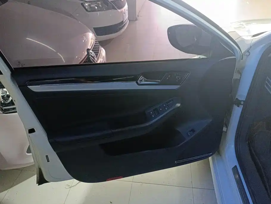 Volkswagen Sagitar — миниатюра 7