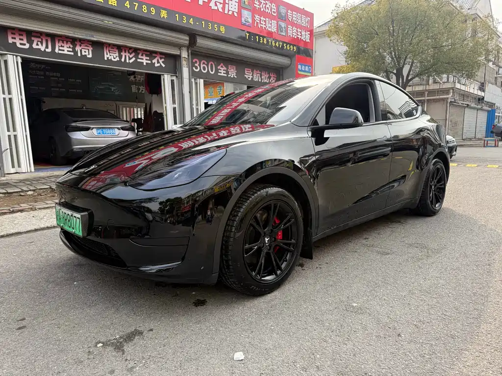 TESLA MODEL Y