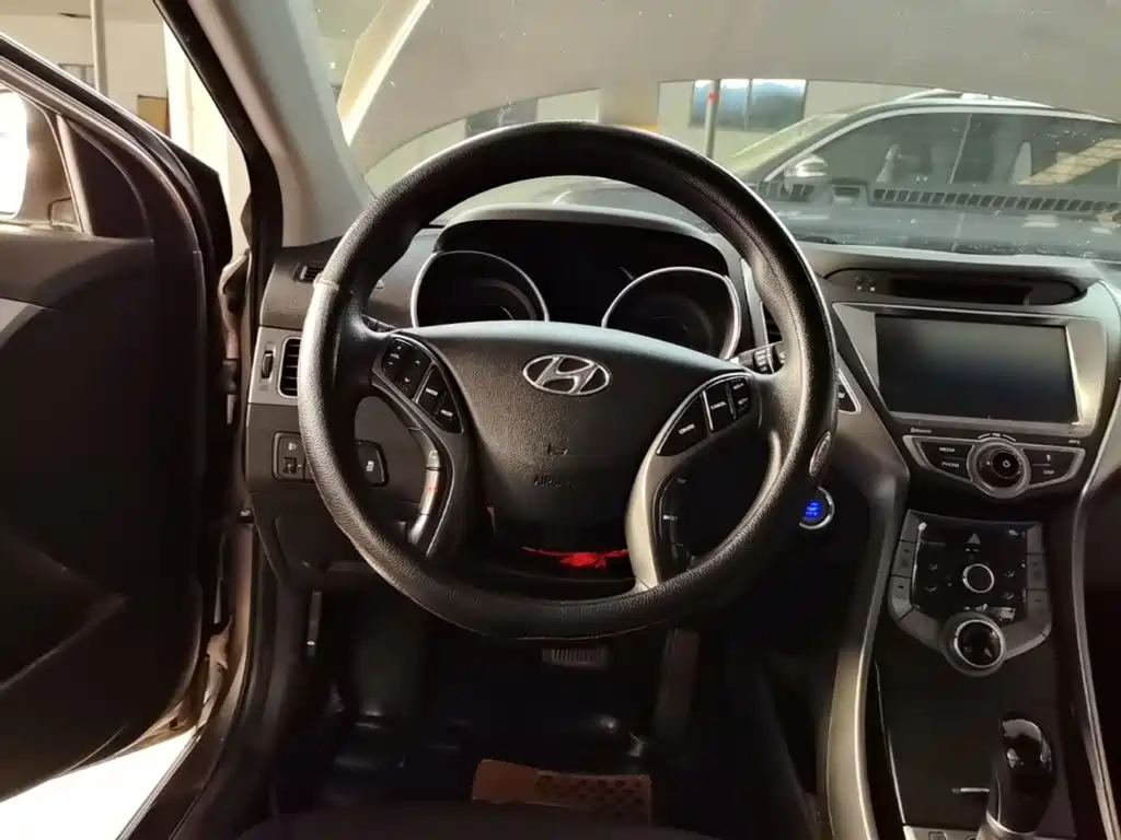Hyundai Elantra Langdong — миниатюра 11