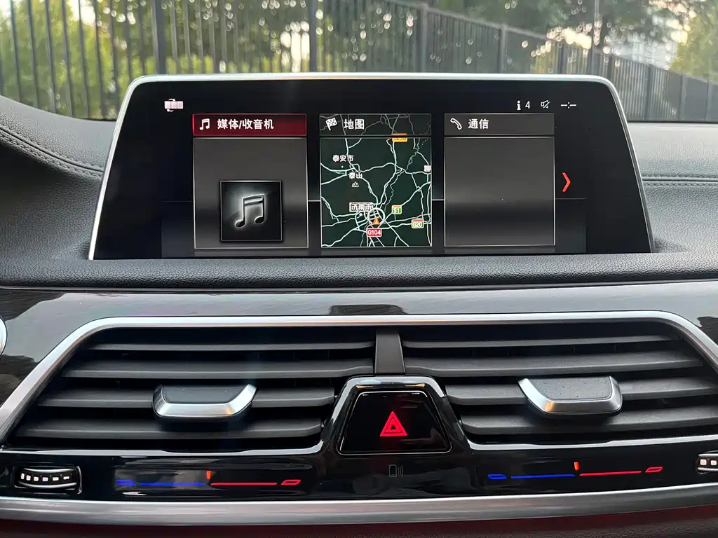 BMW 7 Series — миниатюра 13