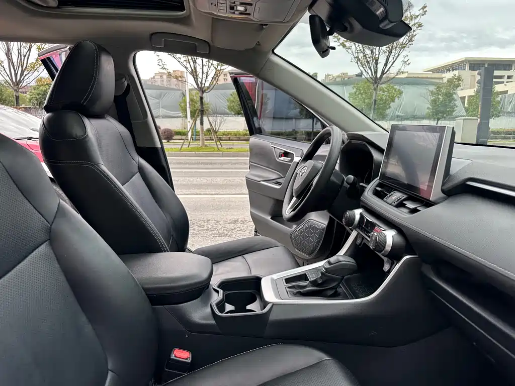 Toyota RAV4 — миниатюра 11