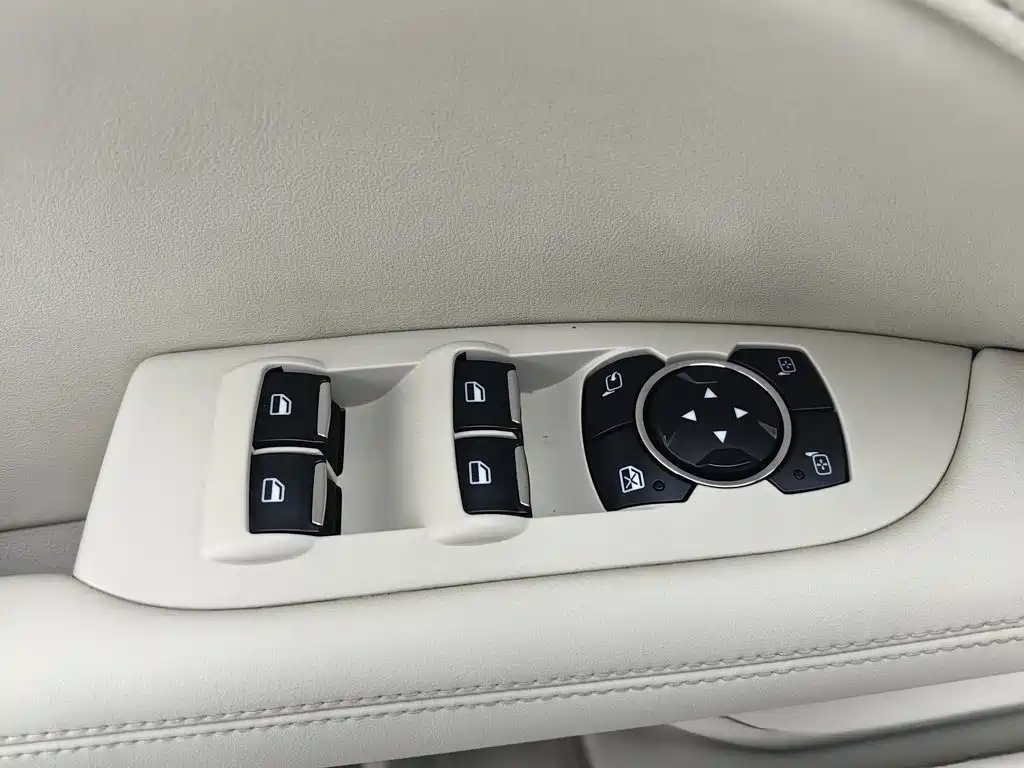 Lincoln MKZ — миниатюра 9