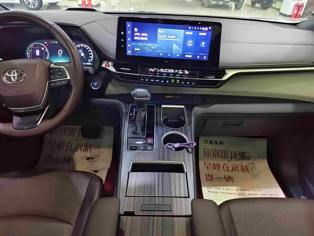 Toyota Granvia — миниатюра 6