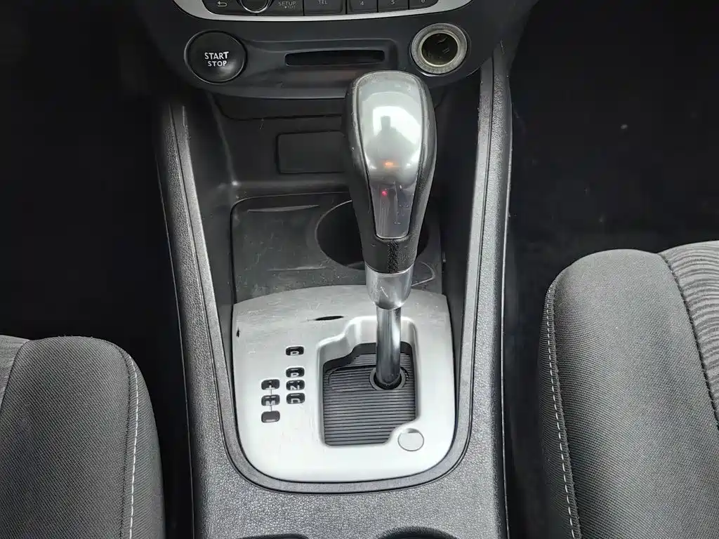 Renault Fluence 2.0L Comfort Edition, фото 13