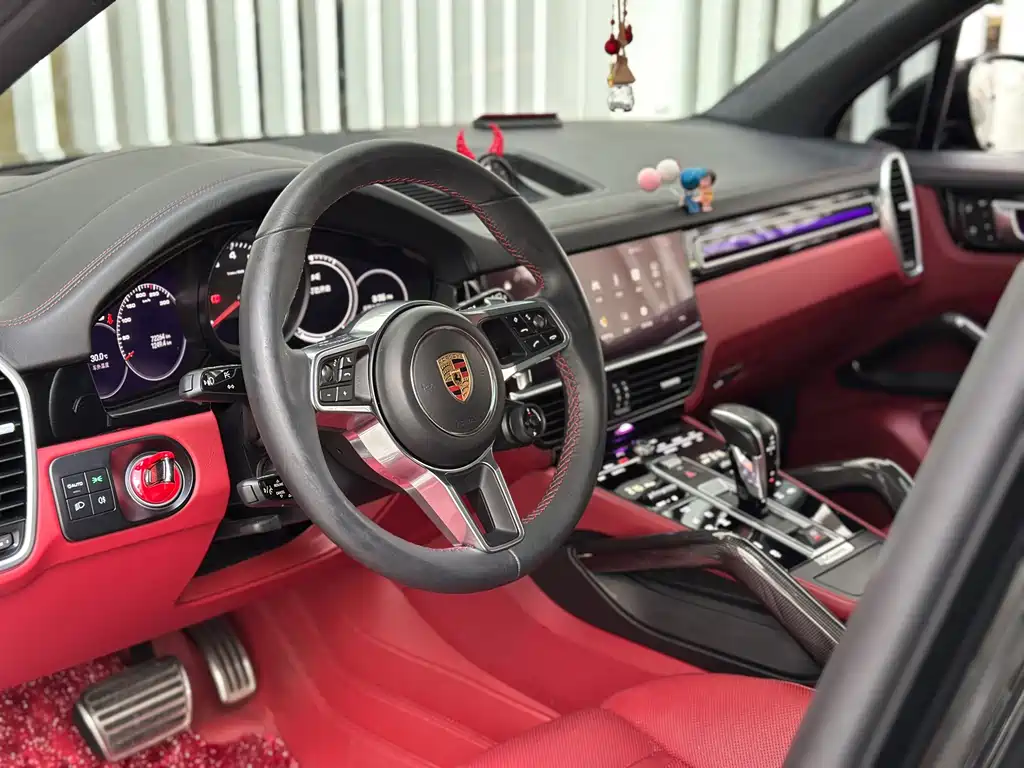 Porsche Cayenne — миниатюра 9